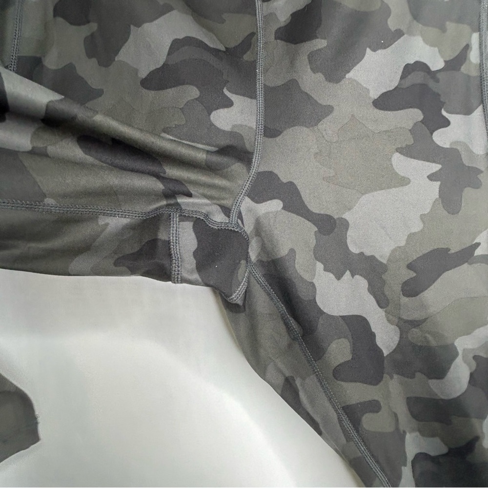 NWT Yogalicious  Lux 7/8 Camo legging 2X - Picture 6 of 10